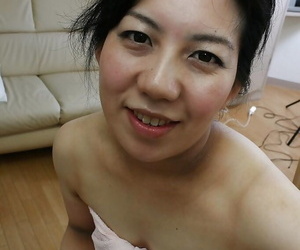 suggestive Asiatique mature lady..